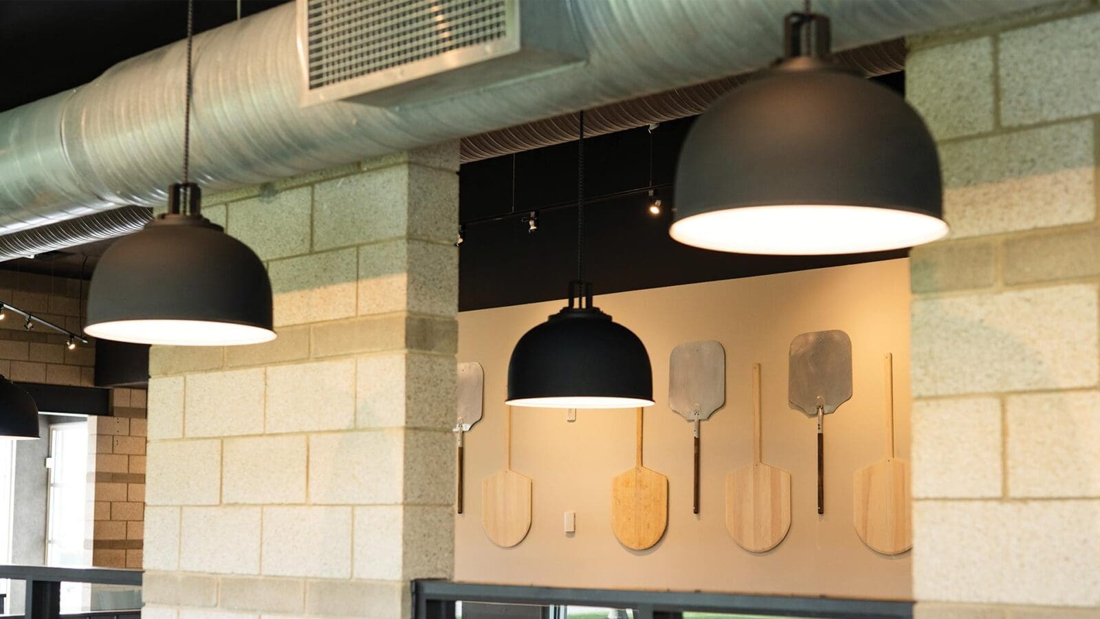 Dewey's-Pizza-Harper's-Point-Interior