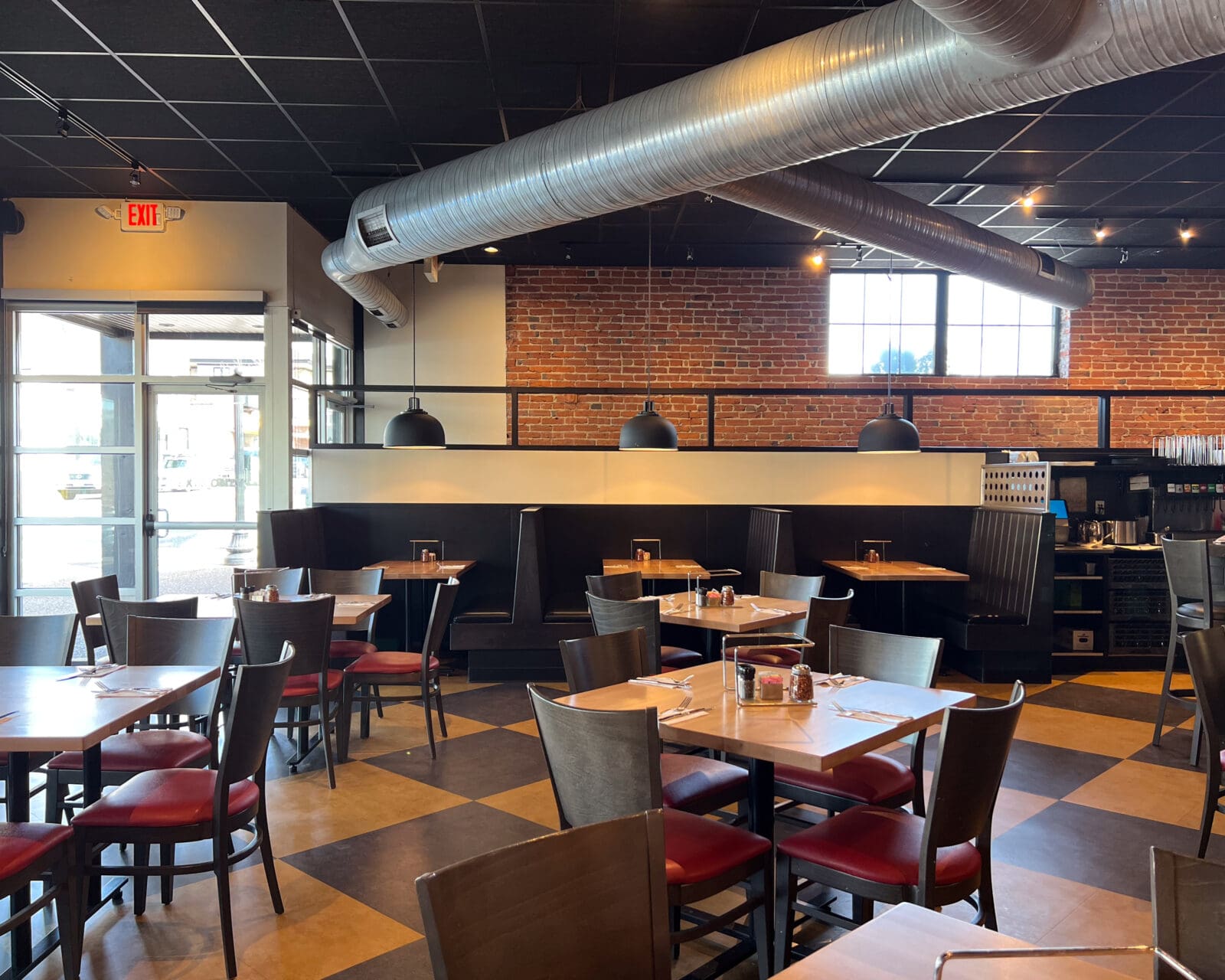 Dewey's-Pizza-Kirkwood-Inside